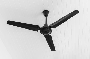 ceiling-fan-black-white-tone-min